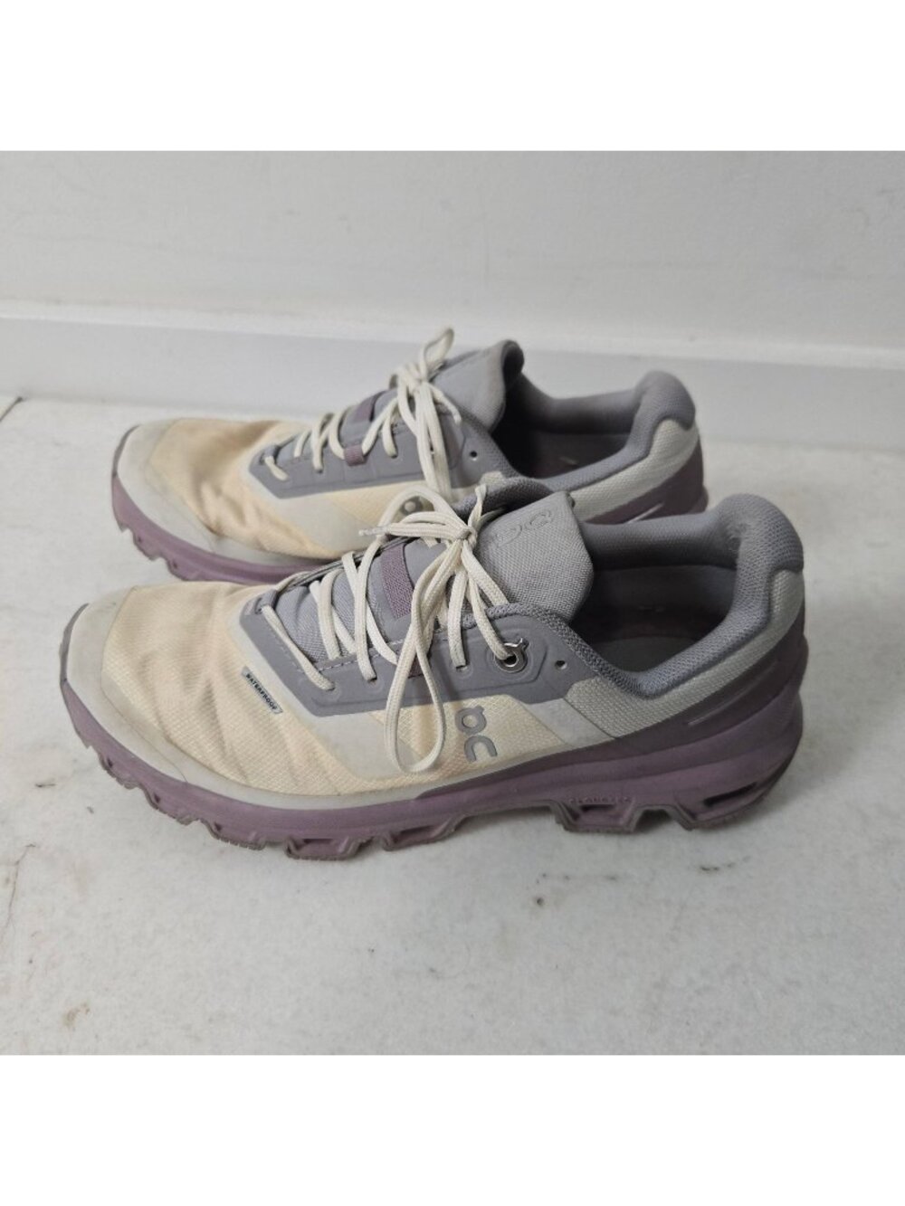 On Cloudventure Women's Size 7 Waterproof in Ice/Heron Running Shoes